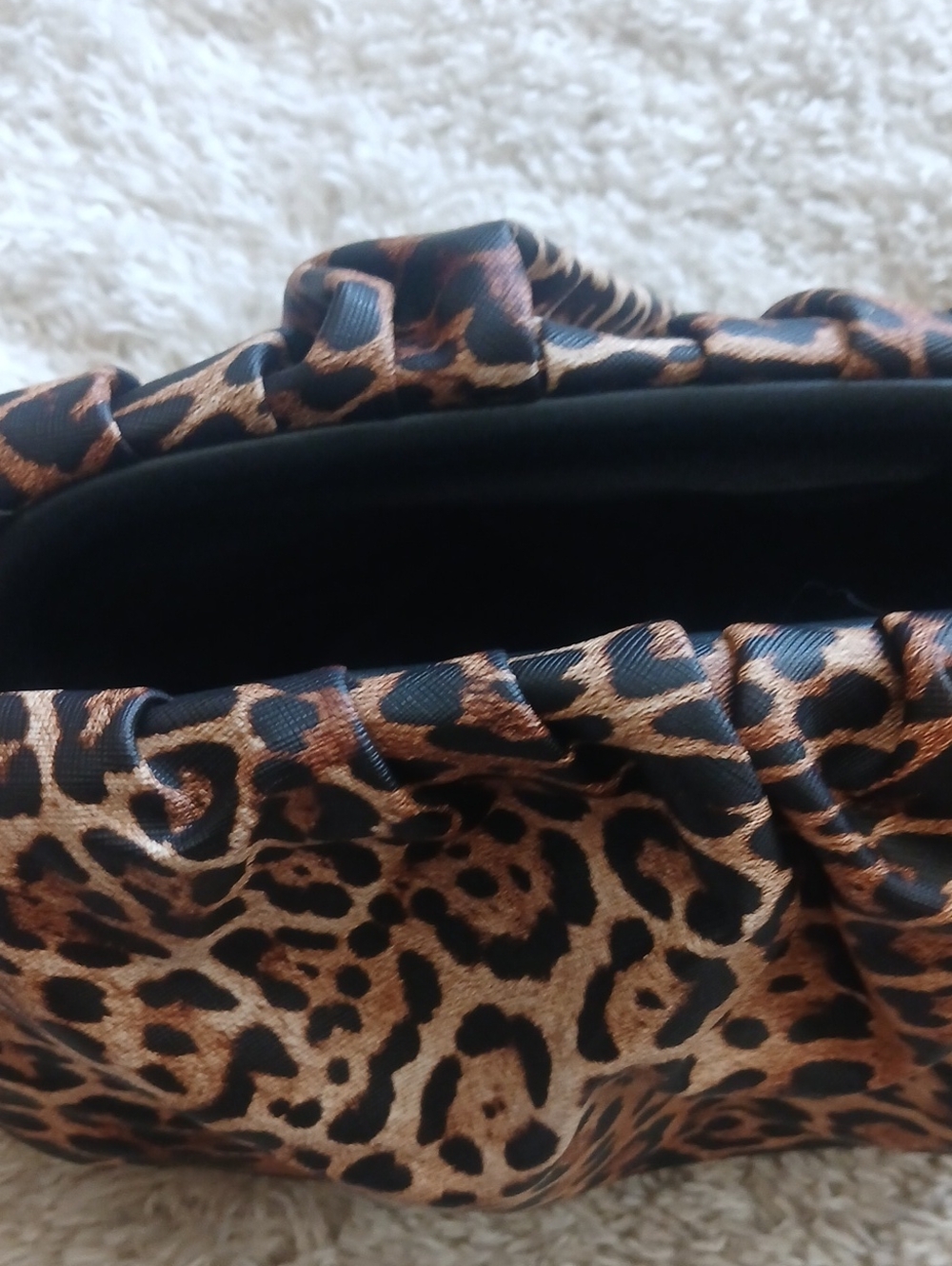 NWOT ANIMAL PRINT CLUTCH BAG - Picture 2 of 5